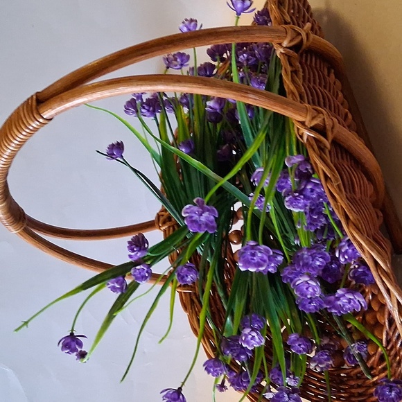 Vintage Wicker Basket - Picture 4 of 8